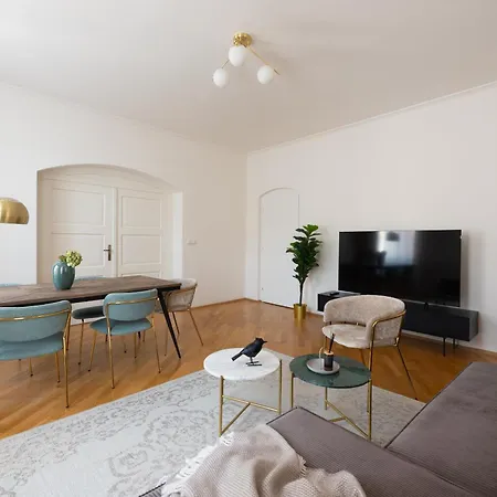 Luxury Retreat By Charles Bridge Apartment *
