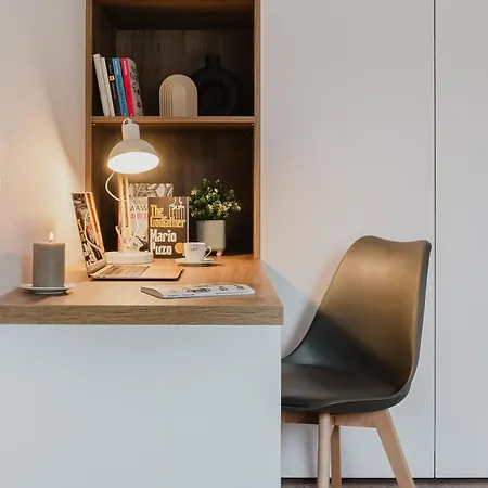 Apartment Days - Attic 1bdr - Workspace - Garage - Smichov
