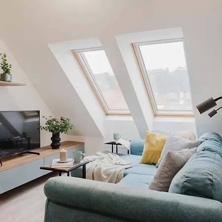 Days - Attic 1bdr - Workspace - Garage - Smichov * Prague