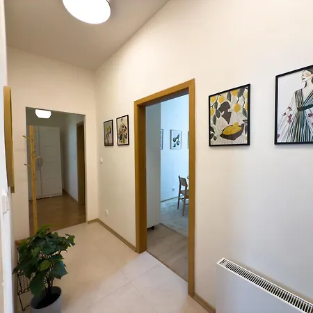 Apartment 100m2 Wenceslas Comfort, 3bdr With Netflix
