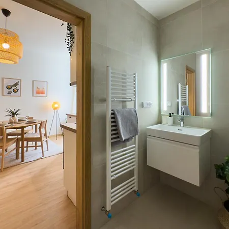 100m2 Wenceslas Comfort, 3bdr With Netflix Apartment