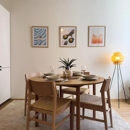 100m2 Wenceslas Comfort, 3bdr With Netflix Apartment *