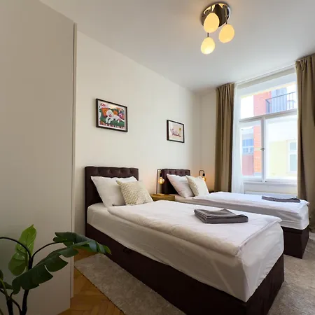 100m2 Wenceslas Comfort, 3bdr With Netflix Apartment