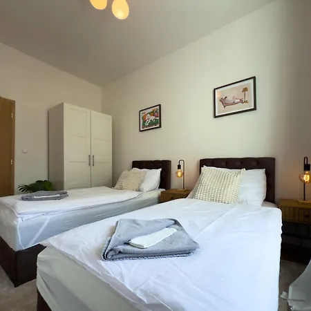 100m2 Wenceslas Comfort, 3bdr With Netflix Apartment *