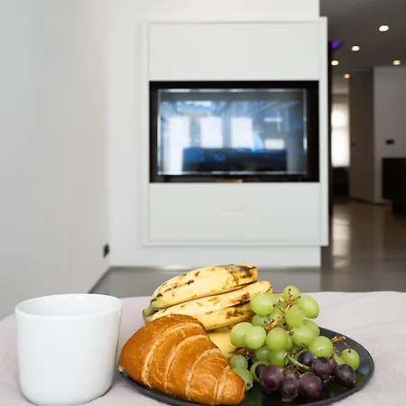 The Grand Krocinova Loft - Golden Bond Retreat 아파트 프라하