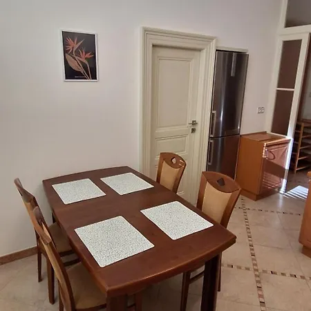 Center Thomas No1 Apartment *