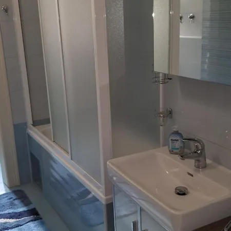 Apartment Center Thomas No1 *