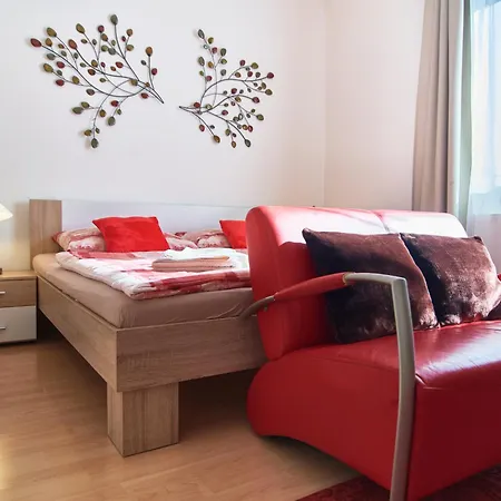 Apartment Cozy With Terrace Near Castle