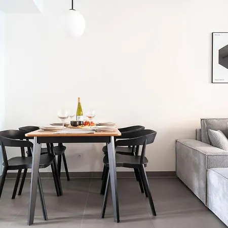 Apartment Visit Oomph *