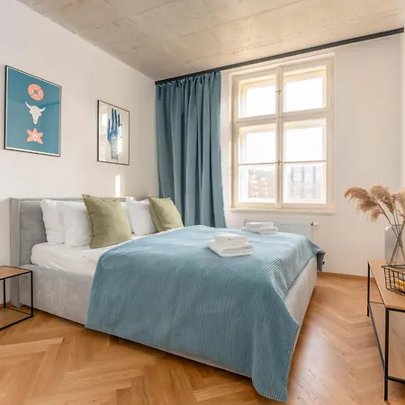 Visit Oomph Prague