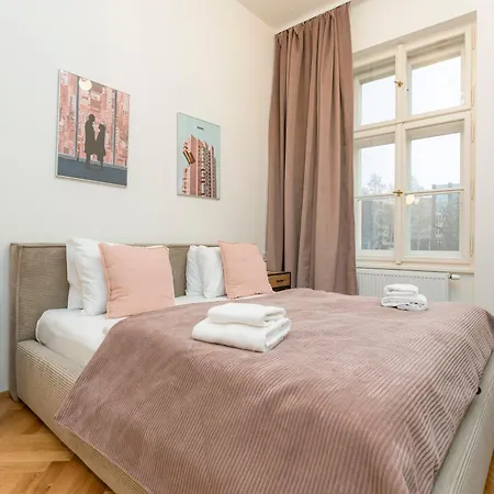 Visit Oomph Prague