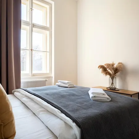Visit Oomph Prague