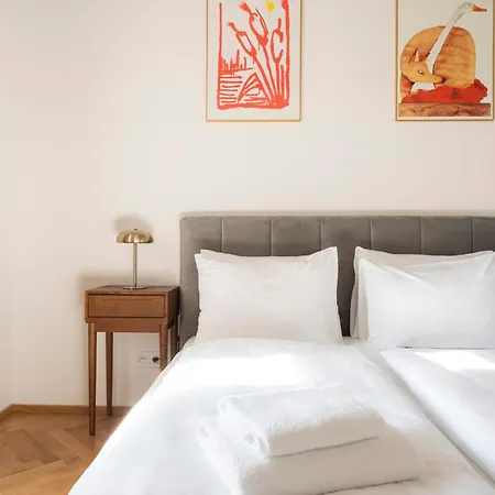 Visit Oomph * Prague