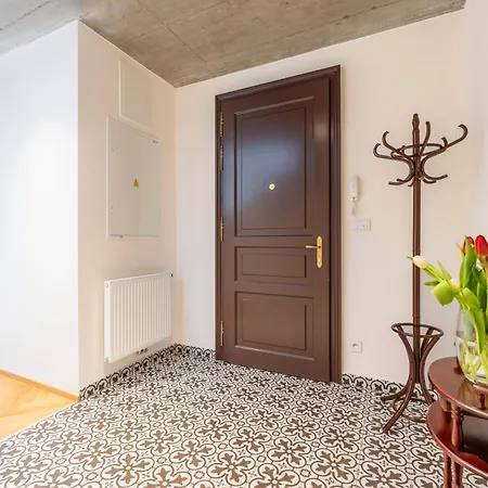 Visit Oomph * Prague