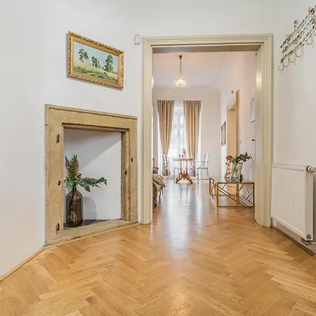 Luxury Karmelitska 2b Apartment *