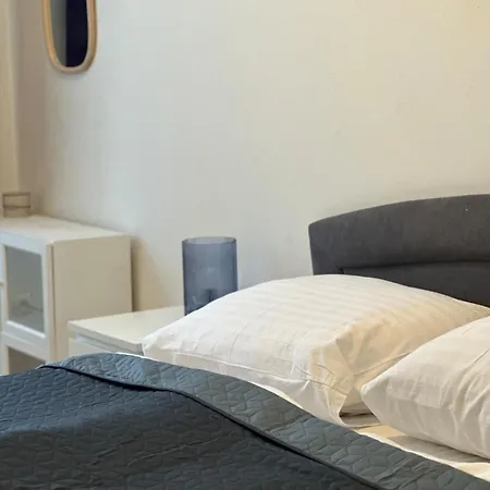 Chic Retreat On Skorepka Street Prague