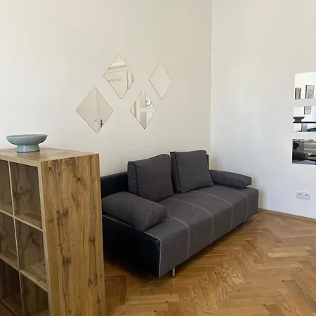 Apartment Chic Retreat On Skorepka Street