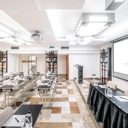 Отель Majestic Plaza 4*
