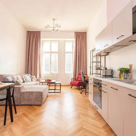 Visit Oomph Prague