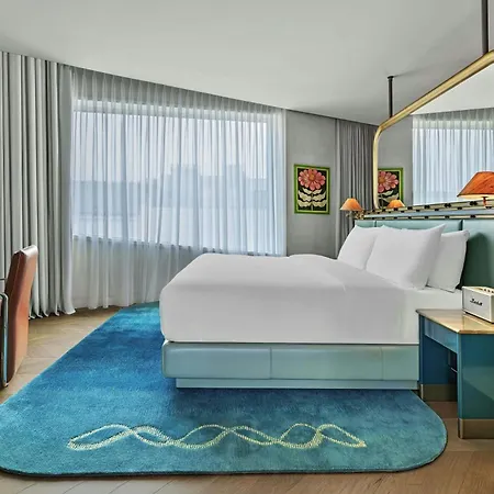 W Hotell 5*