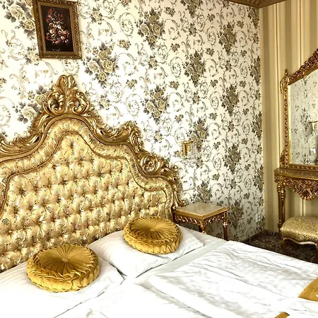 Liliova Old Town Hotell 4*