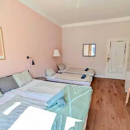 Flat In Zizkov -401- Prague