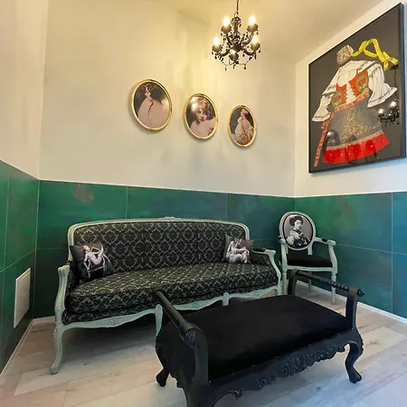 Apartmán Vintage & Modern - Of Both Worlds In The Heart Of