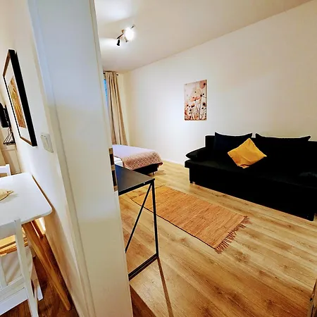 Daire Live-inn Hotel-style 5 Apartments, 20 Mins To Centre, Gym, Reception, Free Parking, Lift, Roof Terrace & Game *