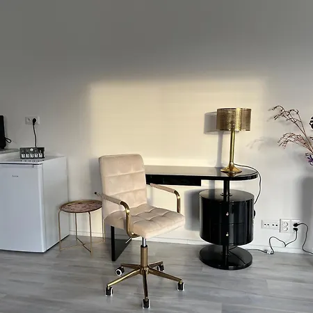 Modern Close To Tram And Airport, Free Parking 公寓 *