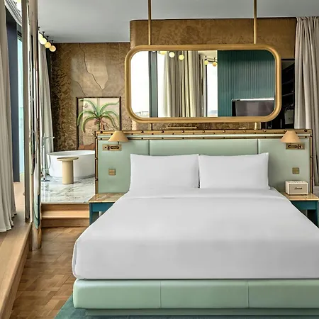 W Hotell 5*