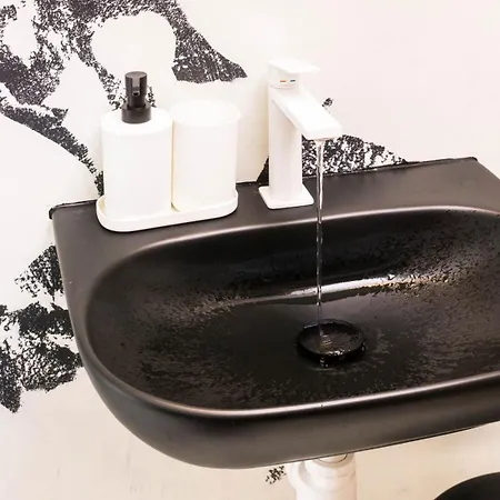 Black & White Apartment Prague By Wenceslas Square And Muzeum Prag