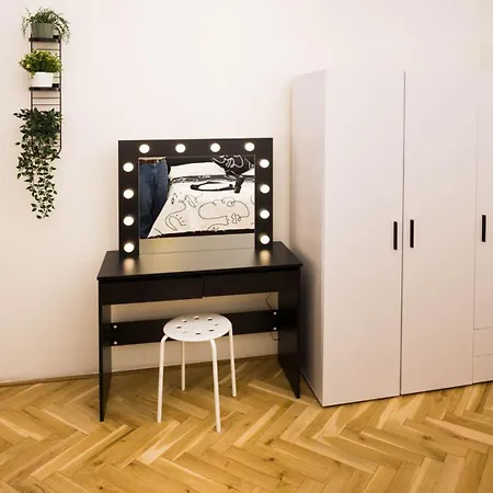 Black & White Apartment Prague By Wenceslas Square And Muzeum Prag