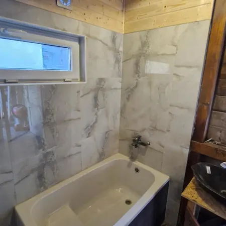 Old Summer House With Renovated Bathroom Apartamento Praga