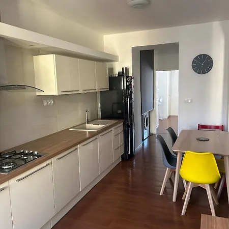 The Riverbank Flat - Perfect For Family Apartment *