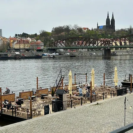 Apartment The Riverbank Flat - Perfect For Family *
