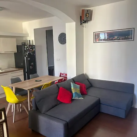 The Riverbank Flat - Perfect For Family * Prague