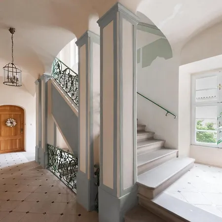 Apartamento Beneath Castle Where Mozart Performed *