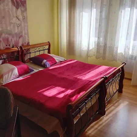 Flowery Bedroom Zizkov Lejlighed Prag