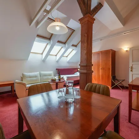 Otel Raffaello Prag