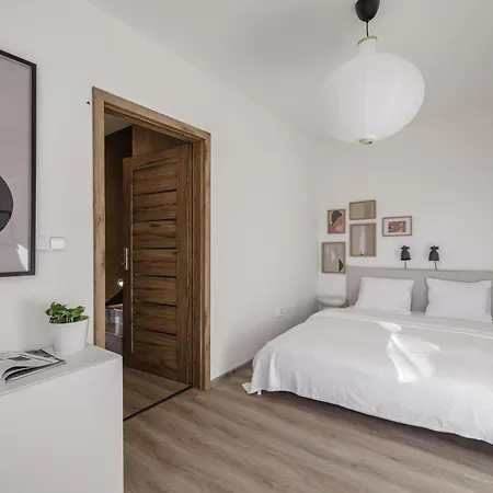 Spacious 4-story With Sauna & Garden Сasa de vacaciones