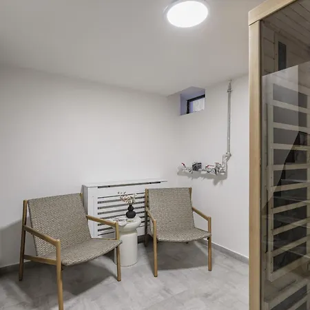 Spacious 4-story With Sauna & Garden