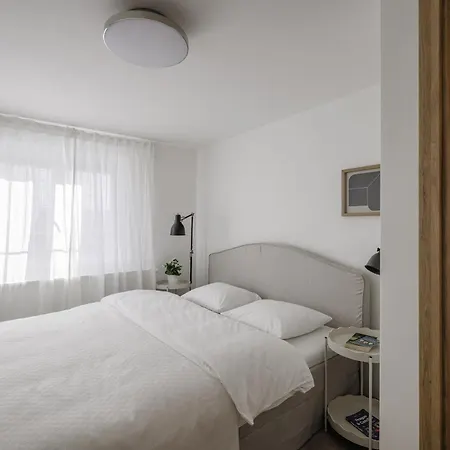 Сasa de vacaciones Spacious 4-story With Sauna & Garden Praga