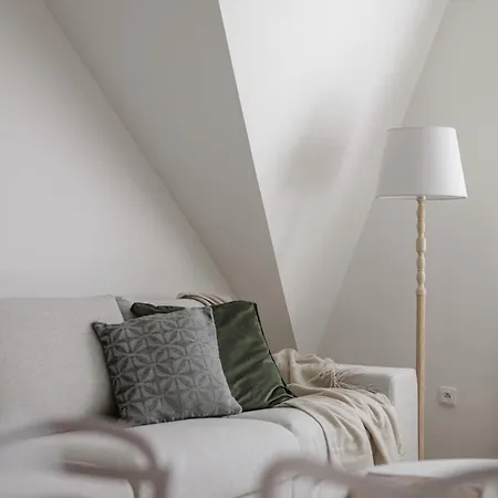Spacious 4-story With Sauna & Garden Сasa de vacaciones Praga