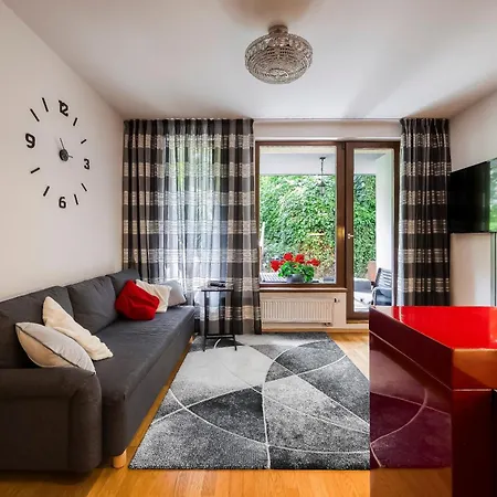 Appartement With Garden In 6