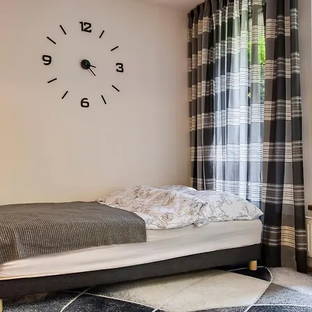 Appartement With Garden In 6