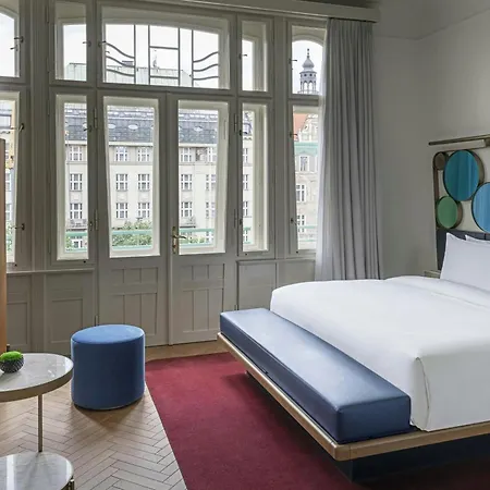 Hotel W