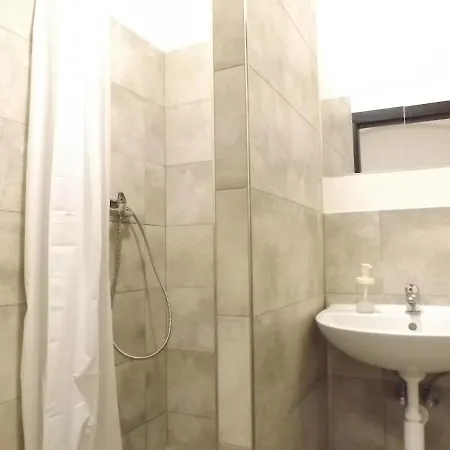 בית אירוח Lounge G2