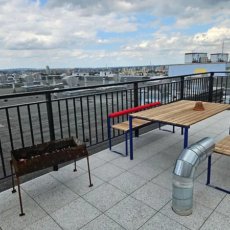 Live-inn Hotel-style 5 Apartments, 20 Mins To Centre, Gym, Reception, Free Parking, Lift, Roof Terrace & Game Daire