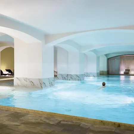 Hotel Nh Collection Carlo Iv 5*