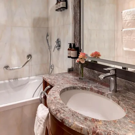 Nh Collection Carlo Iv Hotel 5*